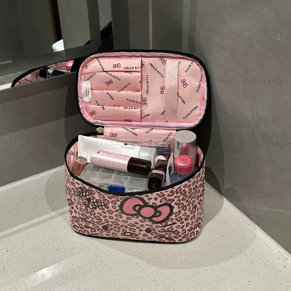 Sanrio Hello Kitty Dames Luipa - Woman Beauty Makeup recensie en prijs